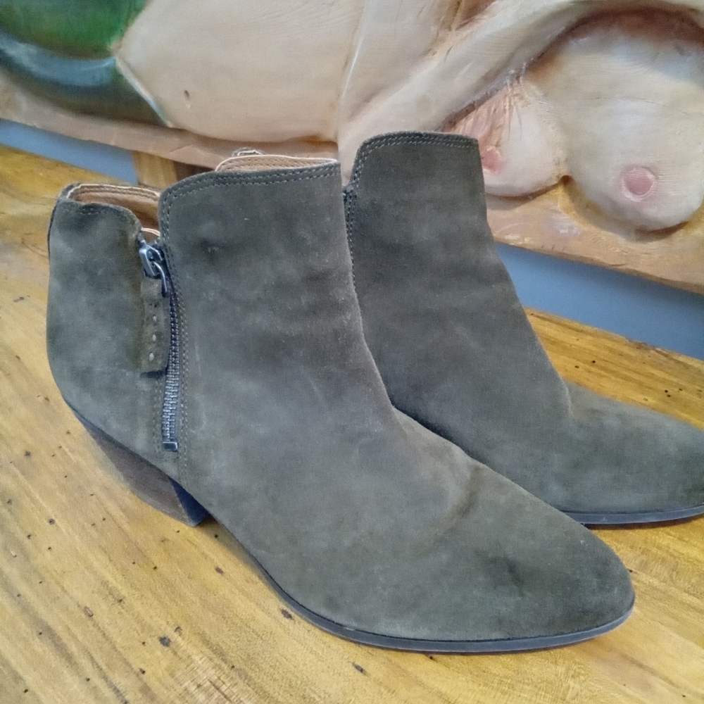 Frye Judith Size 10 Olive Green Suede Leather Ankle Boots w/ Dual Side Zipper